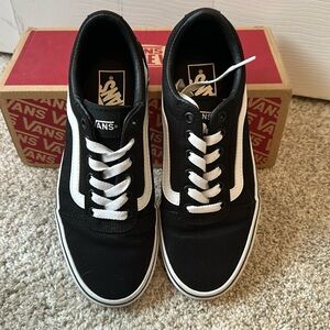Vans women’s size 8 black Ward style shoes